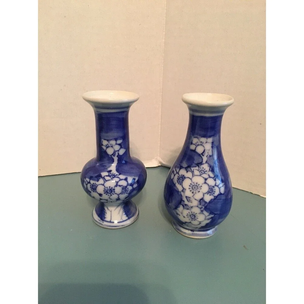 Vintage Set Of 2 Blue And White Floral Asian Mini Vases 4